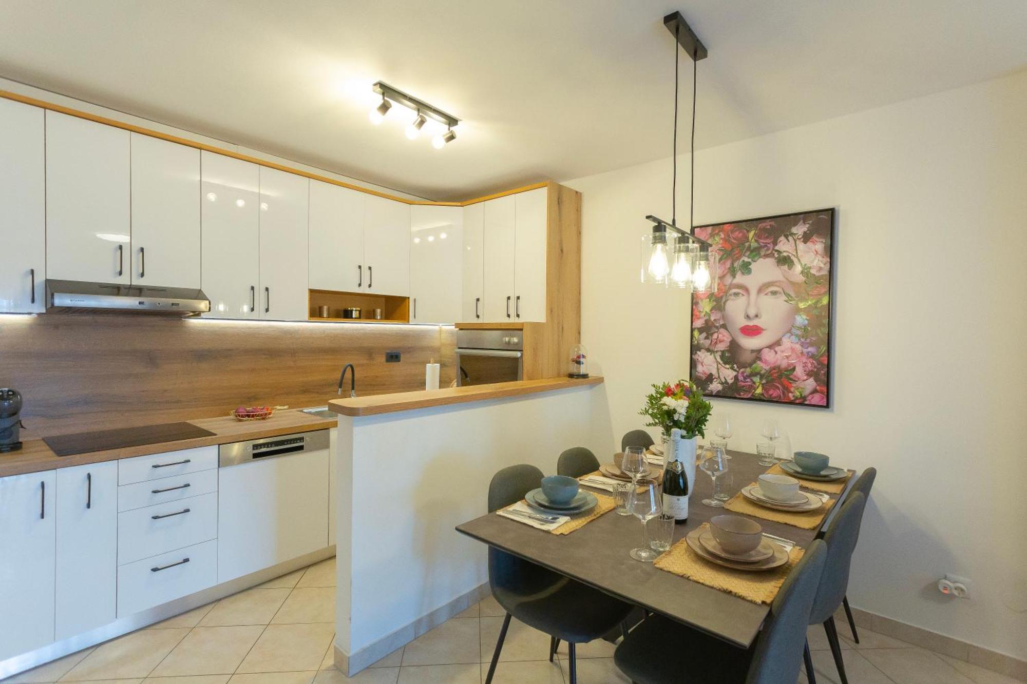 New Delux Green Garden Apartment With Hotube **** Split Eksteriør bilde